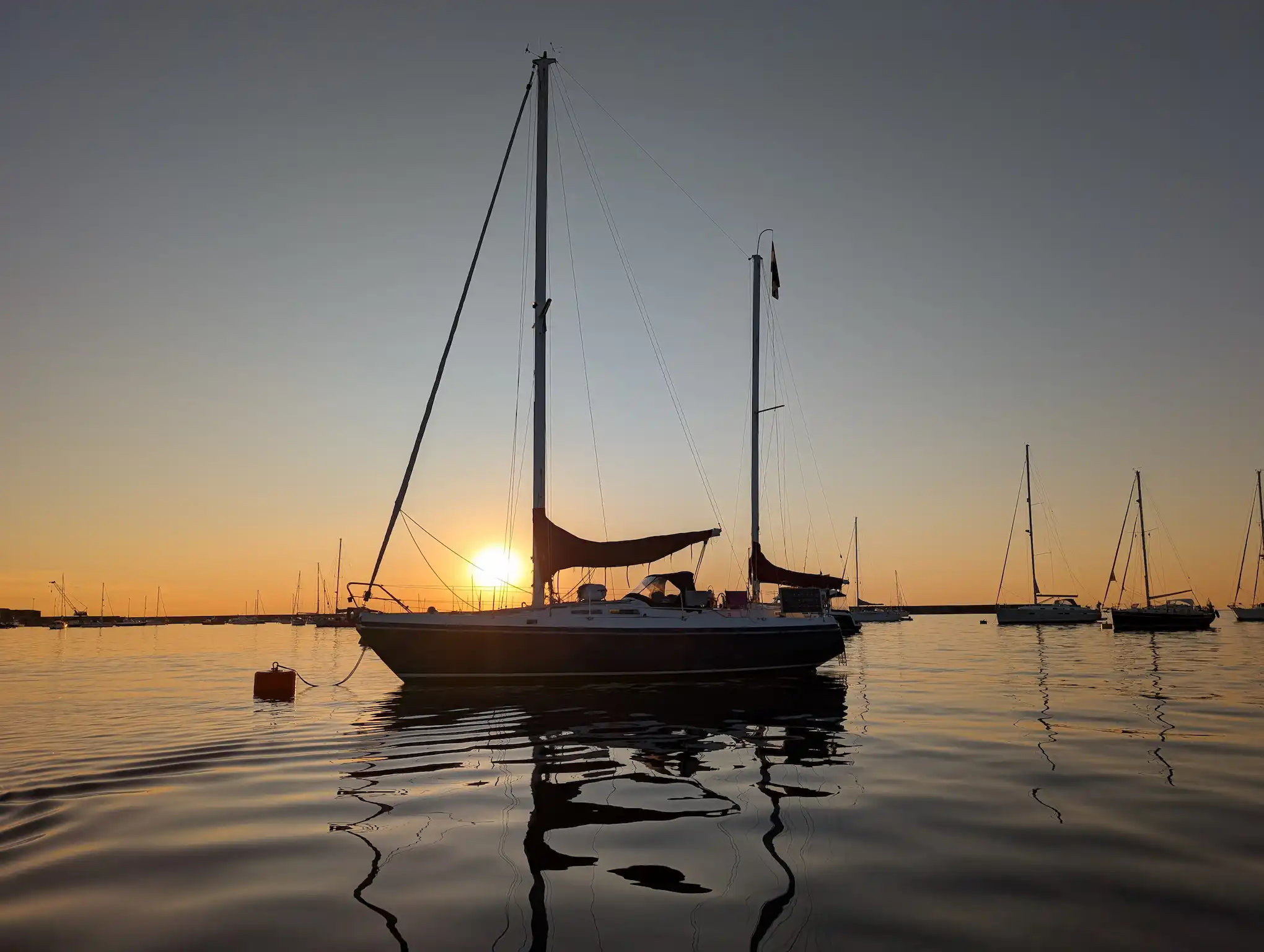Digital Dockyard Zeilboot Achtergrond